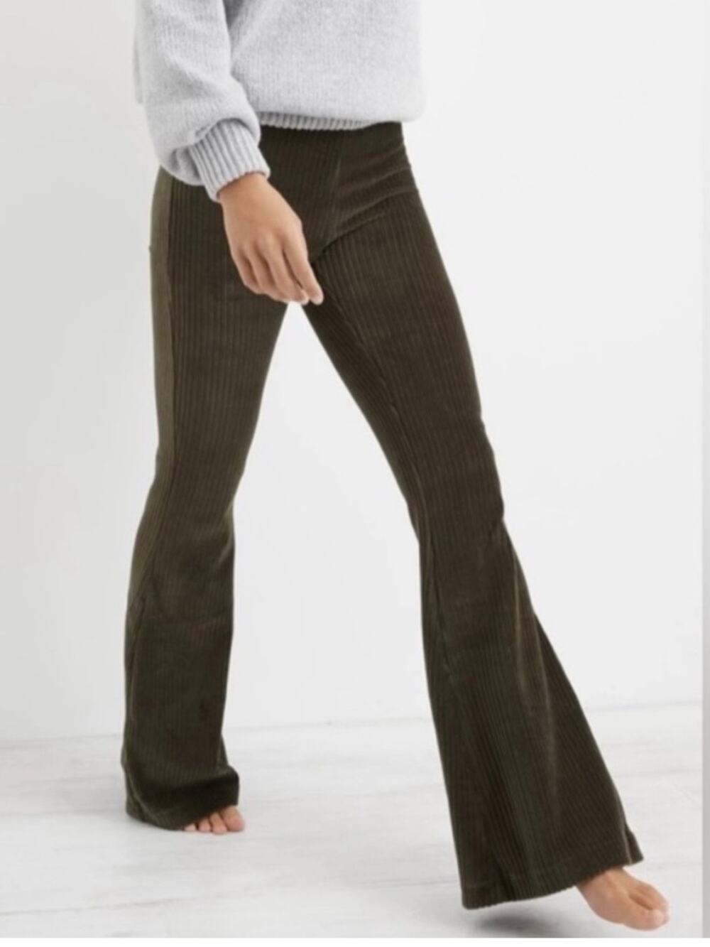 Aerie Groove On Velour Ribbed Flare Pants High Rise Dark Green size medium NWT
